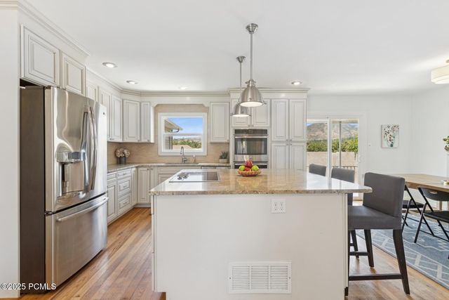 1925 E Hillcrest Avenue, Salt Lake City, UT 84106