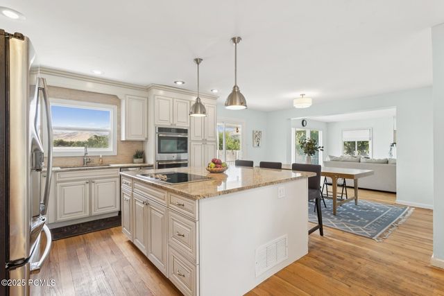 1925 E Hillcrest Avenue, Salt Lake City, UT 84106