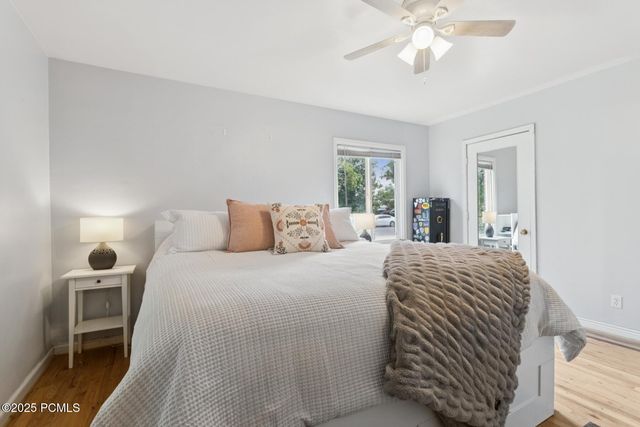 1925 E Hillcrest Avenue, Salt Lake City, UT 84106