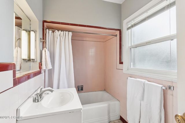 1925 E Hillcrest Avenue, Salt Lake City, UT 84106