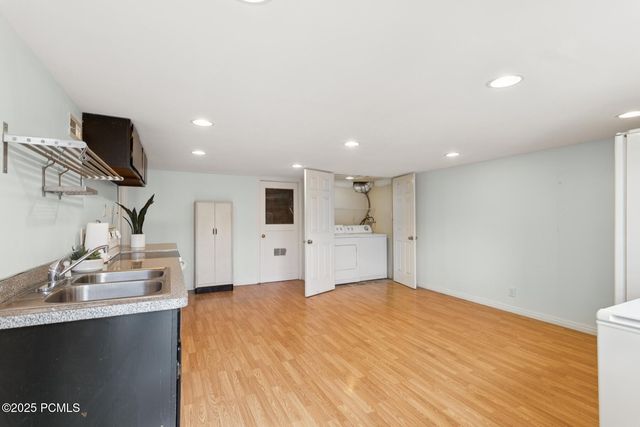 1925 E Hillcrest Avenue, Salt Lake City, UT 84106