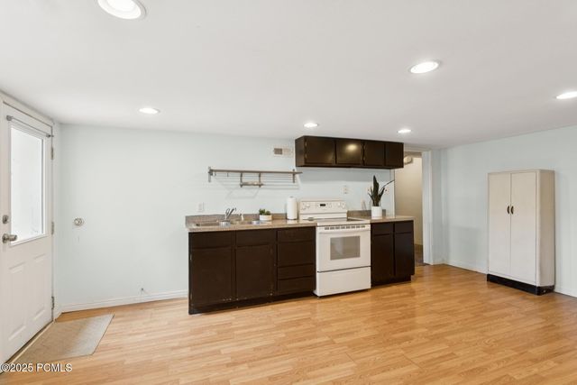 1925 E Hillcrest Avenue, Salt Lake City, UT 84106