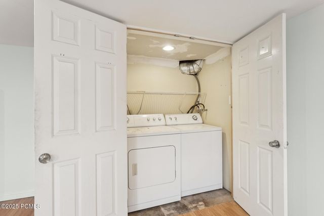 1925 E Hillcrest Avenue, Salt Lake City, UT 84106