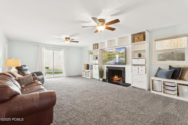 1925 E Hillcrest Avenue, Salt Lake City, UT 84106