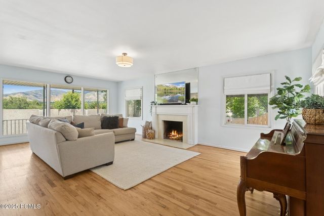 1925 E Hillcrest Avenue, Salt Lake City, UT 84106