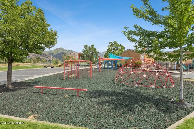 1925 E Hillcrest Avenue, Salt Lake City, UT 84106