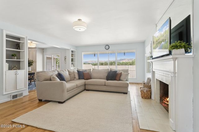 1925 E Hillcrest Avenue, Salt Lake City, UT 84106