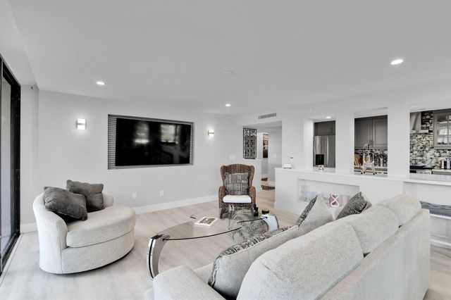 859 Jeffery Street 202, Boca Raton, FL 33487