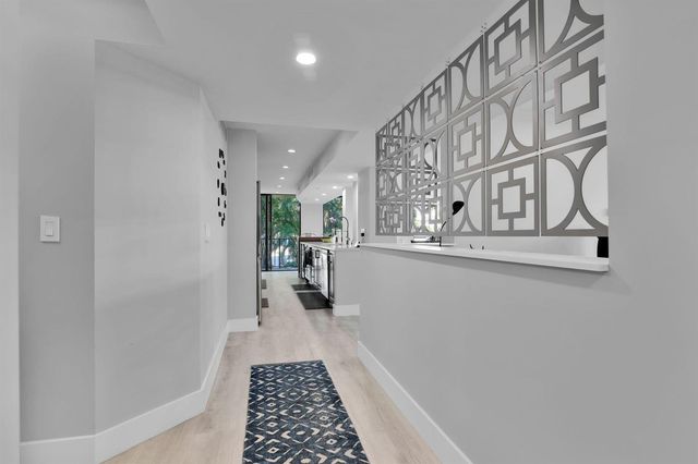 859 Jeffery Street 202, Boca Raton, FL 33487