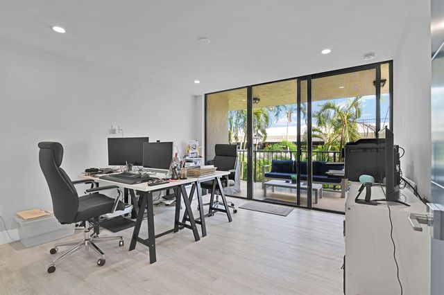 859 Jeffery Street 202, Boca Raton, FL 33487