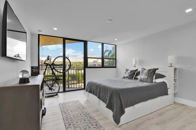 859 Jeffery Street 202, Boca Raton, FL 33487