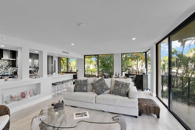 859 Jeffery Street 202, Boca Raton, FL 33487