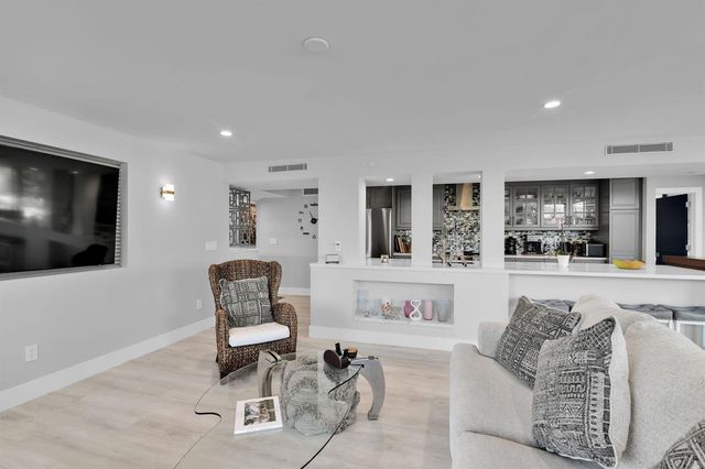 859 Jeffery Street 202, Boca Raton, FL 33487