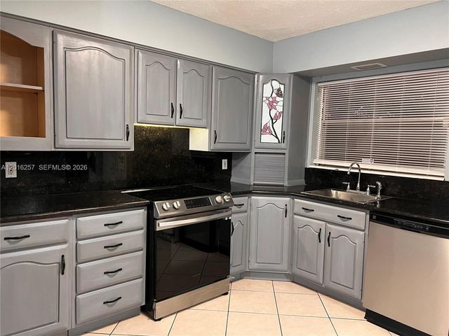 165 SE 4 AVENUE 165, Deerfield Beach, FL 33441