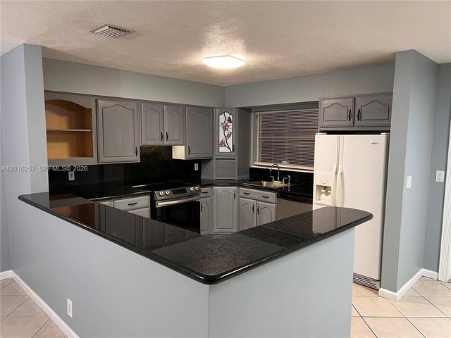 165 SE 4 AVENUE 165, Deerfield Beach, FL 33441