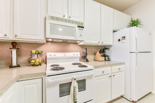 2815 Kings Crossing Drive 319, Kingwood, TX 77345