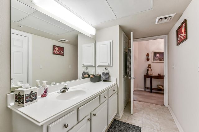 2815 Kings Crossing Drive 319, Kingwood, TX 77345