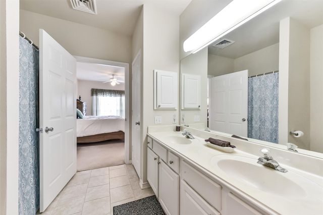 2815 Kings Crossing Drive 319, Kingwood, TX 77345