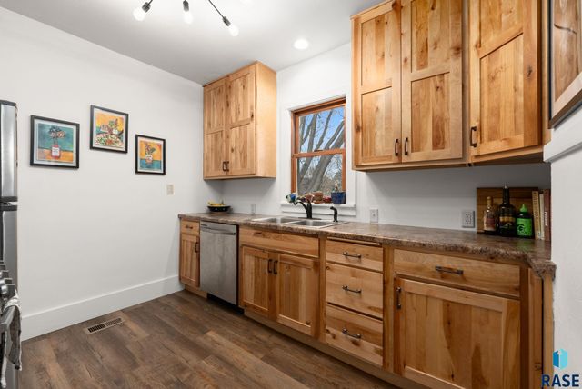 724 S Summit Ave Avenue, Sioux Falls, SD 57014