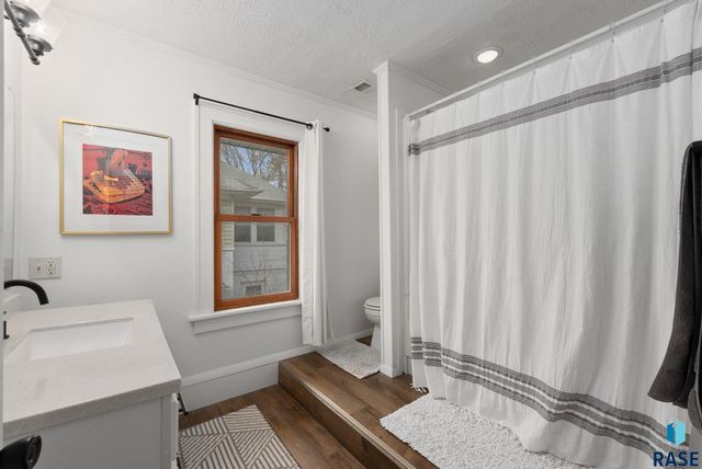 724 S Summit Ave Avenue, Sioux Falls, SD 57014