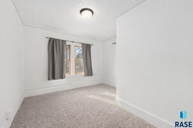 724 S Summit Ave Avenue, Sioux Falls, SD 57014