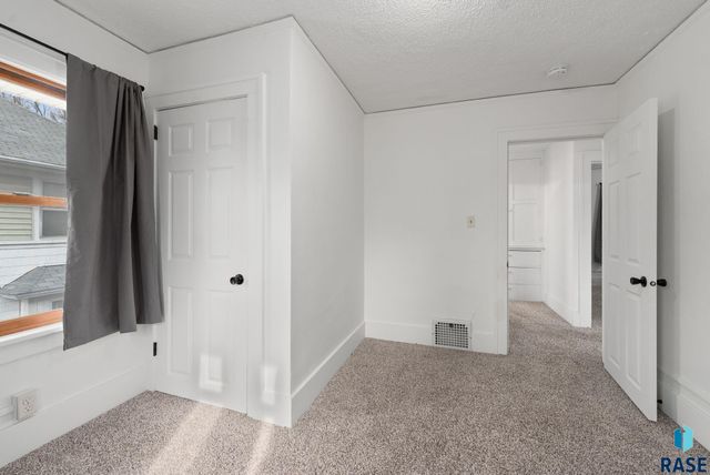 724 S Summit Ave Avenue, Sioux Falls, SD 57014