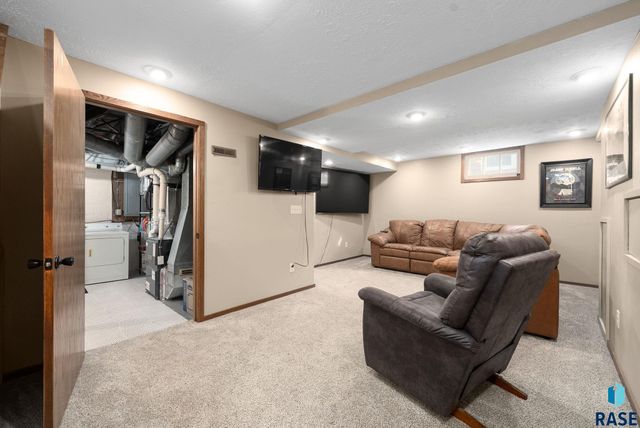 724 S Summit Ave Avenue, Sioux Falls, SD 57014