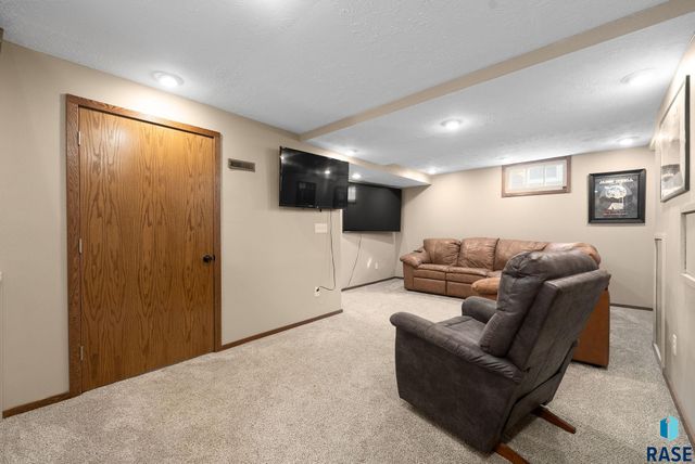 724 S Summit Ave Avenue, Sioux Falls, SD 57014
