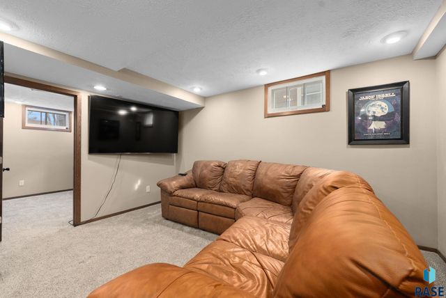 724 S Summit Ave Avenue, Sioux Falls, SD 57014