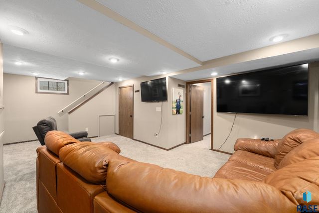 724 S Summit Ave Avenue, Sioux Falls, SD 57014