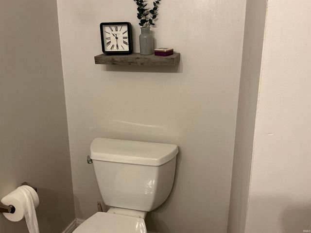 710 W Mount Pleasant Road, Evansville, IN 47711