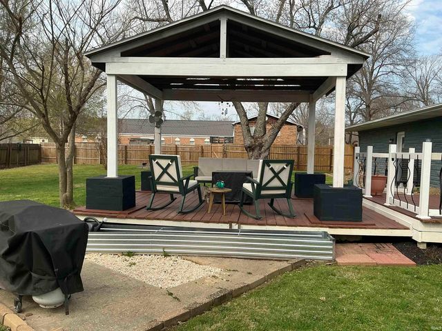 710 W Mount Pleasant Road, Evansville, IN 47711