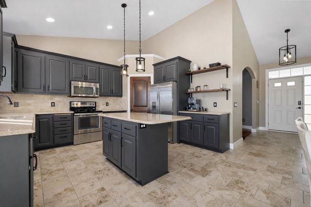 2616 17TH ST NW, Minot, ND 58703