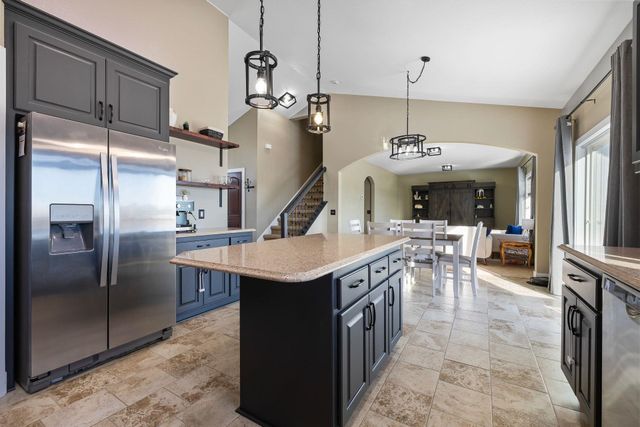 2616 17TH ST NW, Minot, ND 58703