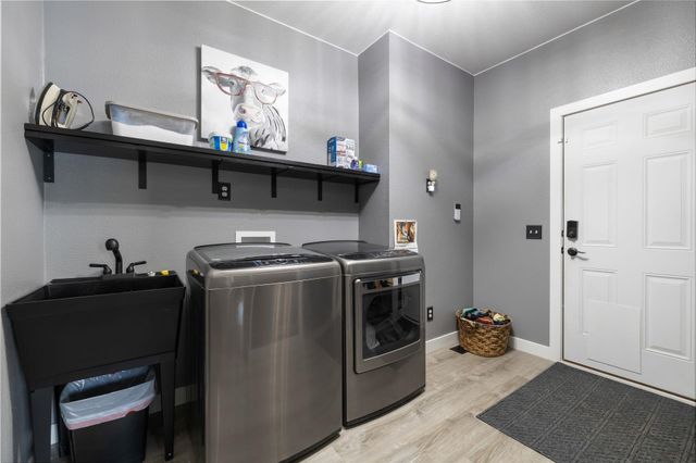 2616 17TH ST NW, Minot, ND 58703