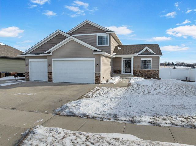 2616 17TH ST NW, Minot, ND 58703