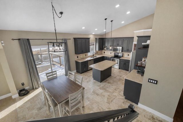 2616 17TH ST NW, Minot, ND 58703