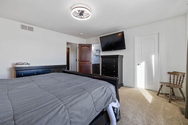 2616 17TH ST NW, Minot, ND 58703