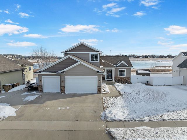 2616 17TH ST NW, Minot, ND 58703