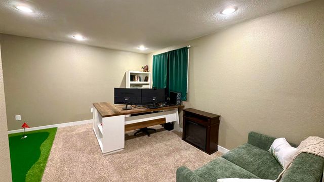 2616 17TH ST NW, Minot, ND 58703