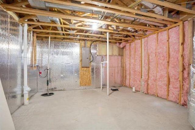 2616 17TH ST NW, Minot, ND 58703