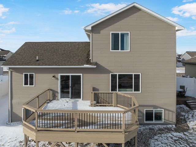 2616 17TH ST NW, Minot, ND 58703