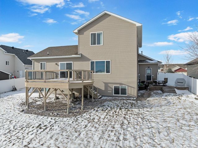 2616 17TH ST NW, Minot, ND 58703