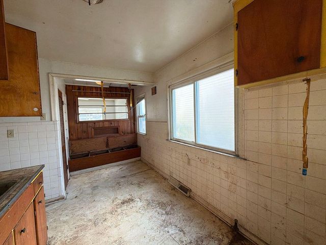 13635 Knox Avenue, Warren, MI 48089