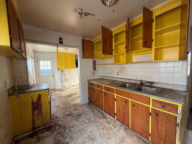 13635 Knox Avenue, Warren, MI 48089