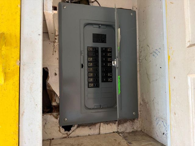 13635 Knox Avenue, Warren, MI 48089