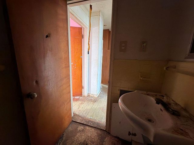 13635 Knox Avenue, Warren, MI 48089