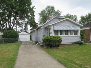 22044 Elmwood Avenue, Eastpointe, MI 48021