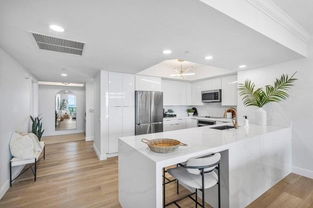 2640 Lake Shore Drive 1410, Riviera Beach, FL 33404