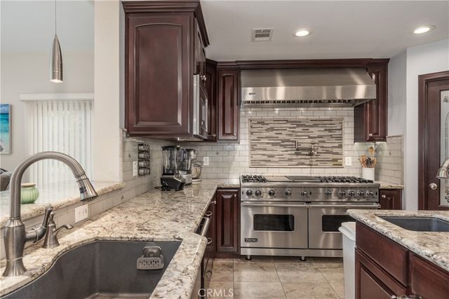 6617 Rainbow Place, Highland, CA 92346